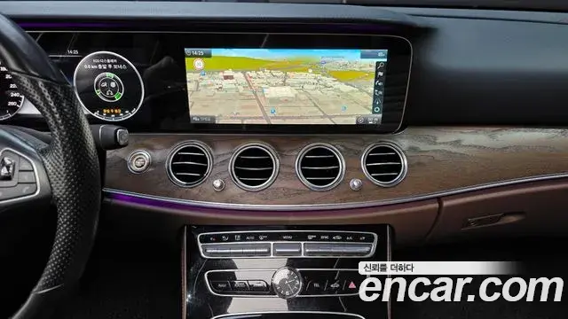 Mercedes-Benz E-Class 2018 — Photo 12/20