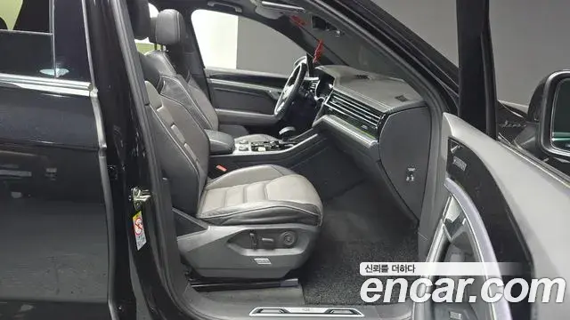 Volkswagen Touareg 2023 — Şəkil 8/20