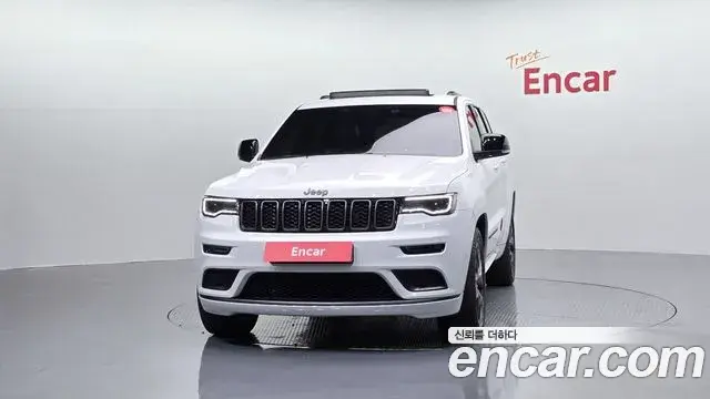 Jeep Grand Cherokee 2020 — Фото 3/20