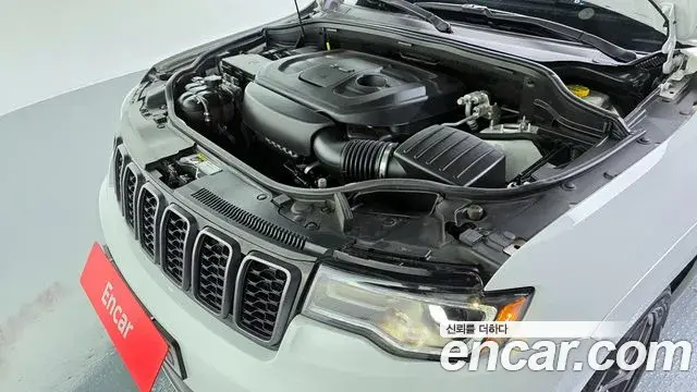 Jeep Grand Cherokee 2020 — Фото 6/20
