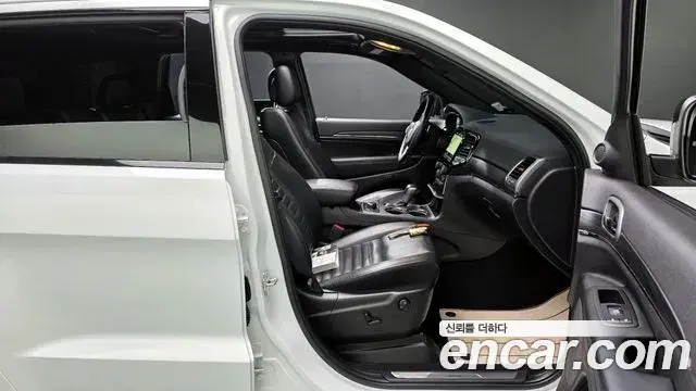 Jeep Grand Cherokee 2020 — Фото 10/20
