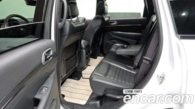 Jeep Grand Cherokee 2020 — Фото 12/20