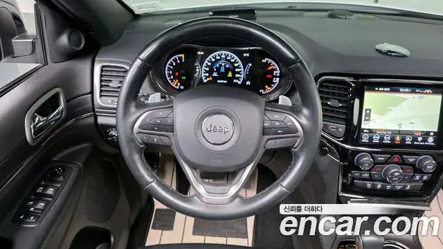 Jeep Grand Cherokee 2020 — Фото 13/20