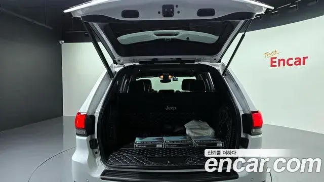 Jeep Grand Cherokee 2020 — Фото 20/20