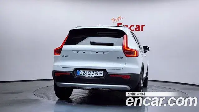 Volvo XC40 2025 — Şəkil 10/20