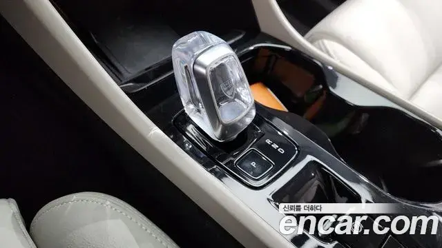 Volvo XC40 2025 — Şəkil 16/20