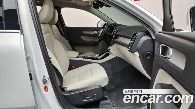 Volvo XC40 2025 — Şəkil 7/20