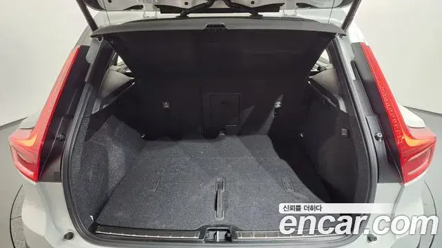 Volvo XC40 2025 — Şəkil 9/20