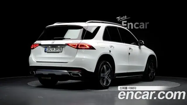 Mercedes-Benz GLE-Class 2020 — ფოტო 18/20