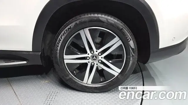 Mercedes-Benz GLE-Class 2020 — ფოტო 20/20