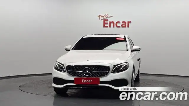 Mercedes-Benz E-Class 2018 — Photo 3/20
