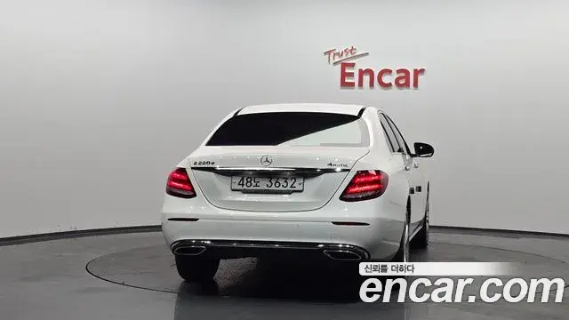 Mercedes-Benz E-Class 2018 — Photo 15/20