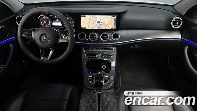 Mercedes-Benz E-Class 2018 — Photo 12/20