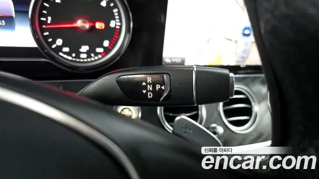 Mercedes-Benz E-Class 2018 — Photo 7/20