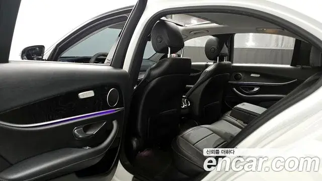 Mercedes-Benz E-Class 2018 — Photo 4/20