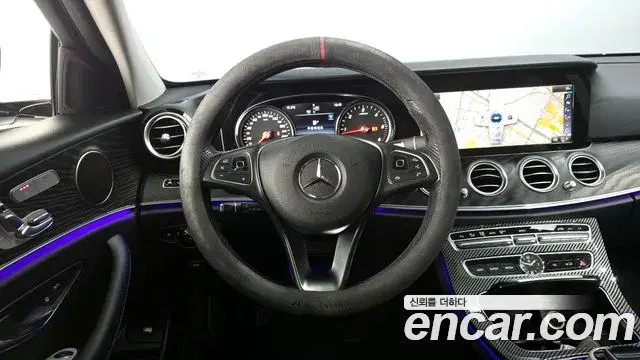 Mercedes-Benz E-Class 2018 — Photo 8/20