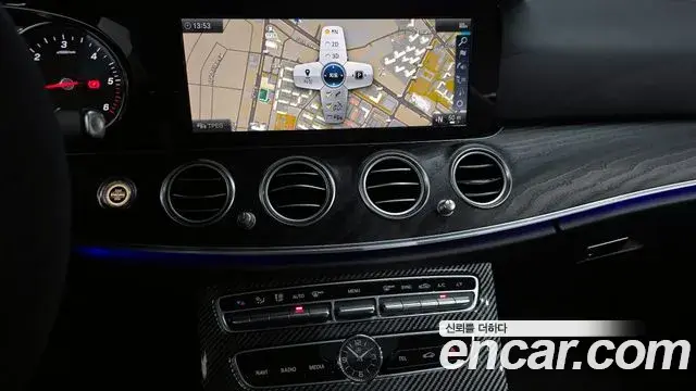 Mercedes-Benz E-Class 2018 — Photo 13/20