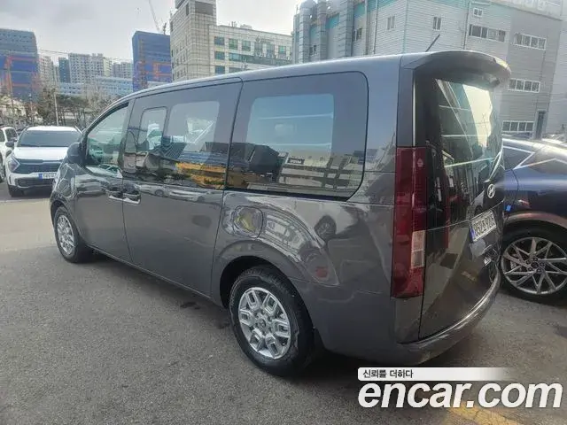 Hyundai Staria 2025 — ფოტო 1/17