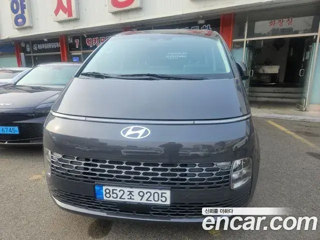 Hyundai Staria 2025 — ფოტო 14/17