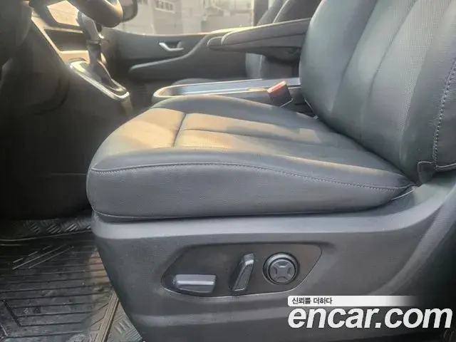 Hyundai Staria 2025 — ფოტო 16/17