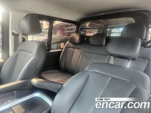 Hyundai Staria 2025 — ფოტო 13/17