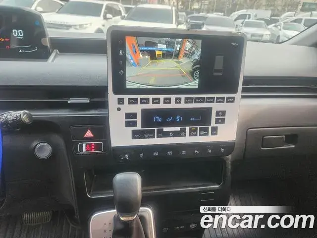 Hyundai Staria 2025 — ფოტო 9/17