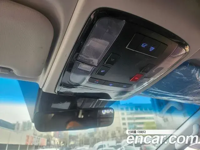 Hyundai Staria 2025 — ფოტო 17/17