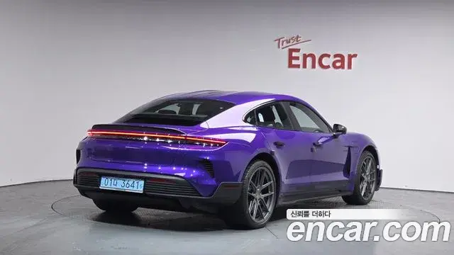 Porsche Taycan 2025 — Photo 7/20