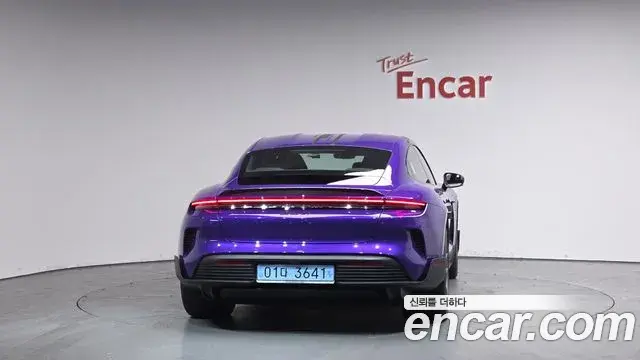 Porsche Taycan 2025 — Photo 14/20