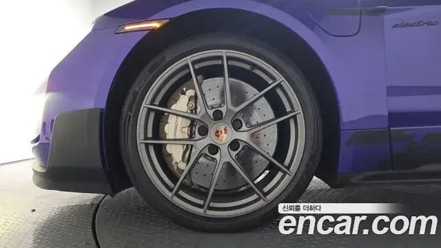Porsche Taycan 2025 — Photo 10/20