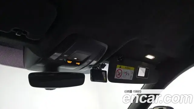 Porsche Taycan 2025 — Photo 2/20