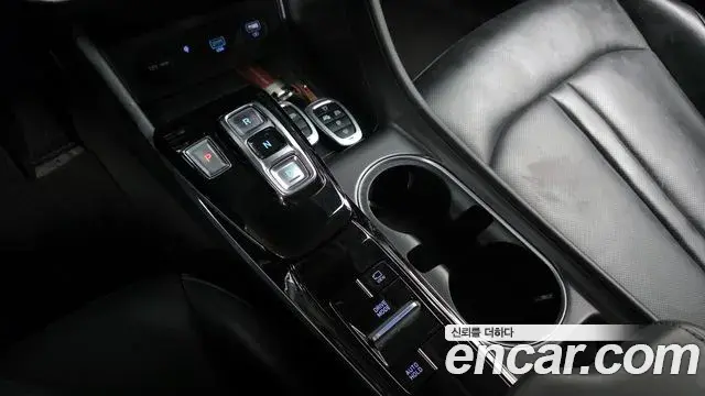 Hyundai Sonata Hybrid 2020 — Photo 6/20