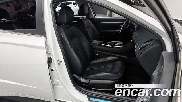 Hyundai Sonata Hybrid 2020 — Photo 1/20