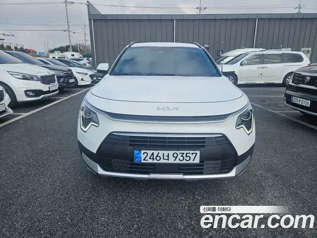 Kia Niro 2024 — ფოტო 17/20