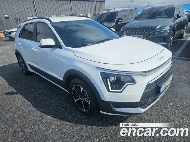 Kia Niro 2024 — ფოტო 18/20