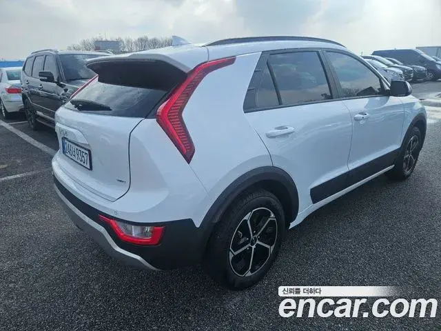 Kia Niro 2024 — ფოტო 16/20