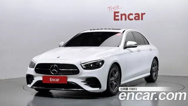 Mercedes-Benz E-Class 2022 — Photo 2/20