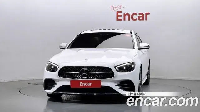 Mercedes-Benz E-Class 2022 — Photo 13/20