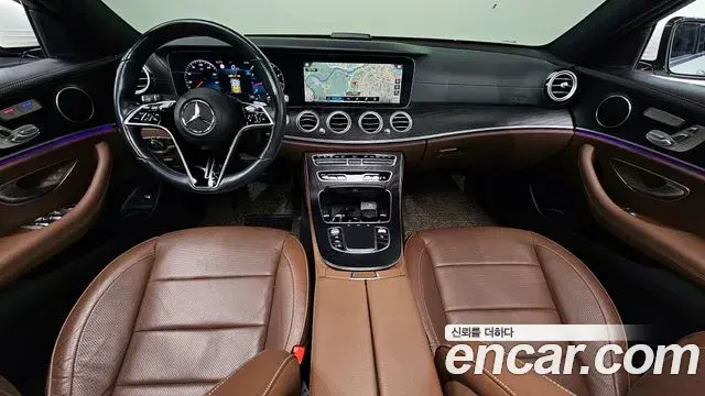 Mercedes-Benz E-Class 2022 — Photo 18/20