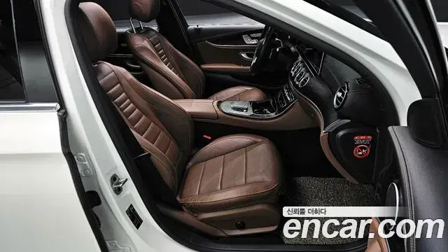 Mercedes-Benz E-Class 2022 — Photo 10/20