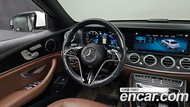 Mercedes-Benz E-Class 2022 — Photo 4/20