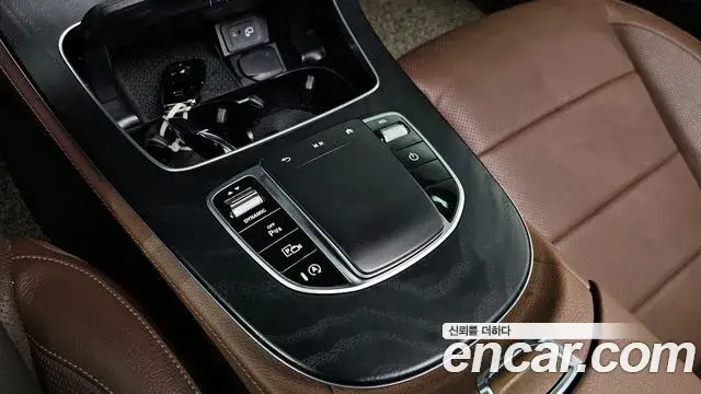 Mercedes-Benz E-Class 2022 — Photo 19/20