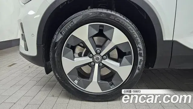 Volvo XC40 2023 — ფოტო 16/20