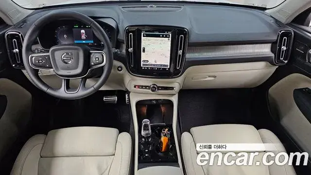 Volvo XC40 2023 — ფოტო 15/20