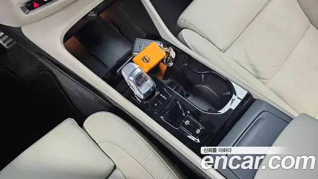 Volvo XC40 2023 — ფოტო 9/20