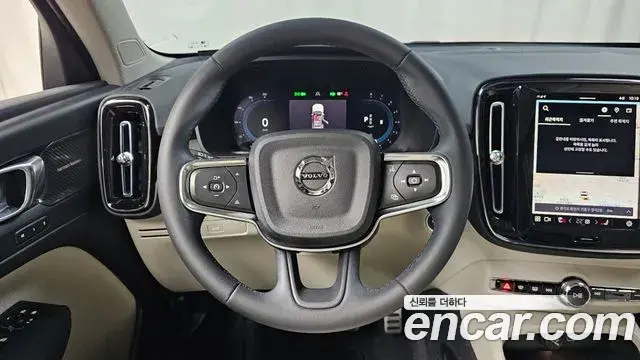 Volvo XC40 2023 — ფოტო 2/20