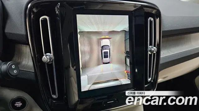 Volvo XC40 2023 — ფოტო 13/20
