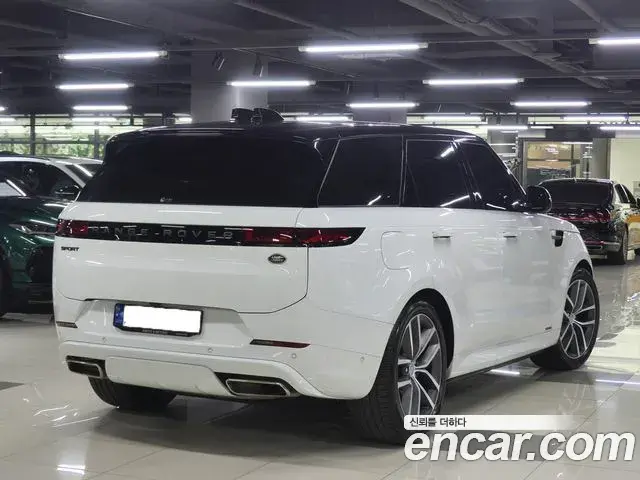 Land Rover Range Rover Sport 2023 — Photo 11/18