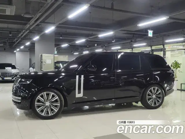 Land Rover Range Rover 2023 — ფოტო 13/17