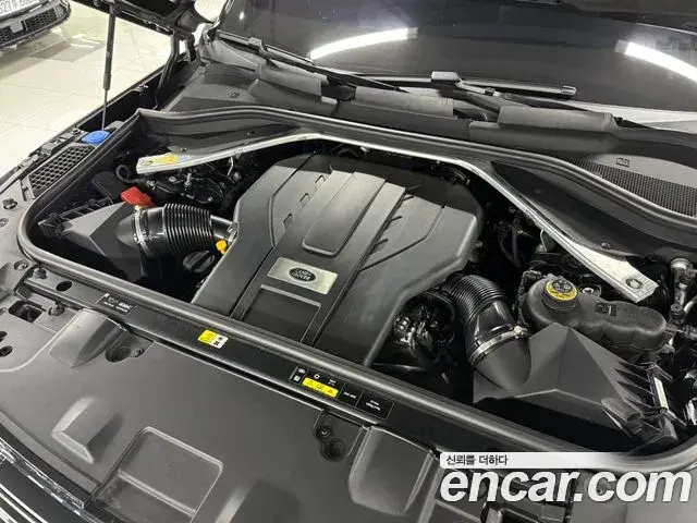 Land Rover Range Rover 2023 — ფოტო 10/17